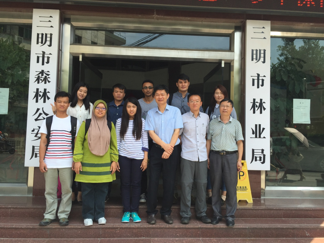 Beijing Forestry University organize international students in APFNet Program to make field visiting on Key Collective Forest Zone in south China