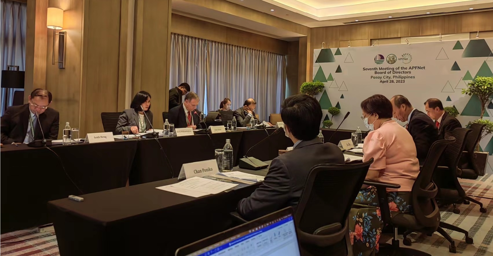Seventh Meeting of the APFNet Board of Directors held in Manila,  the Philippines successfully